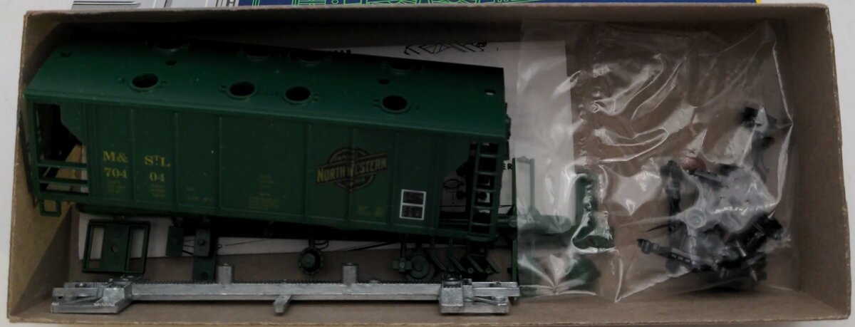 Roundhouse 1630 HO Scale Chicago & Northwestern 2-Bay Covered Hopper # 70404 Kit