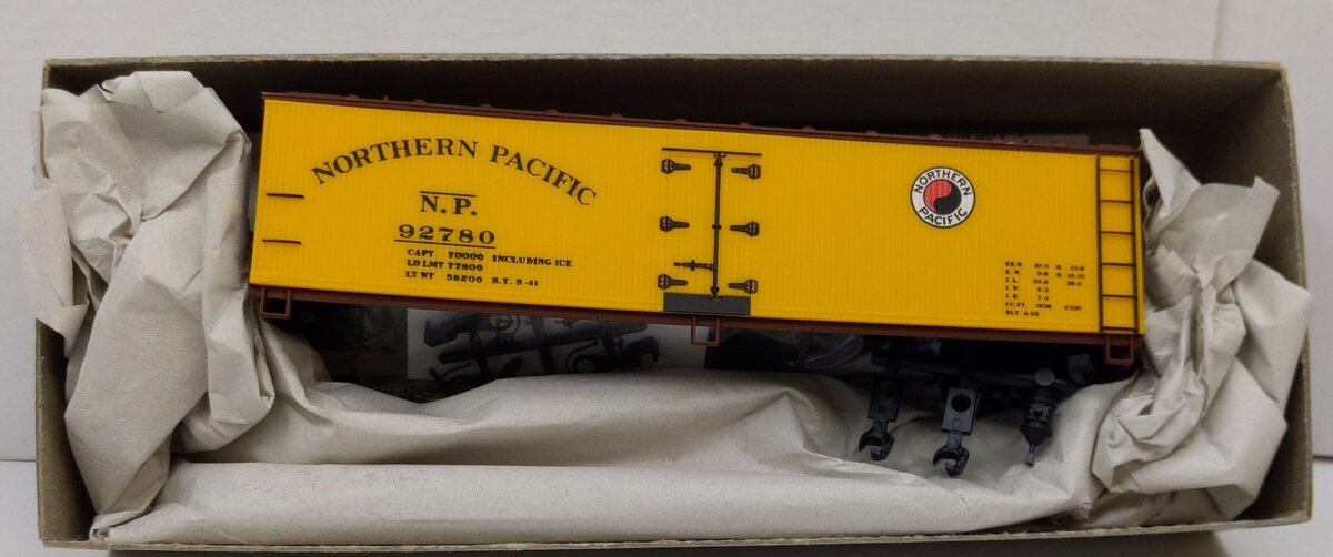 Accurail 4809 HO Scale Northern Pacific 40' Wood Reefer Road #: 92780