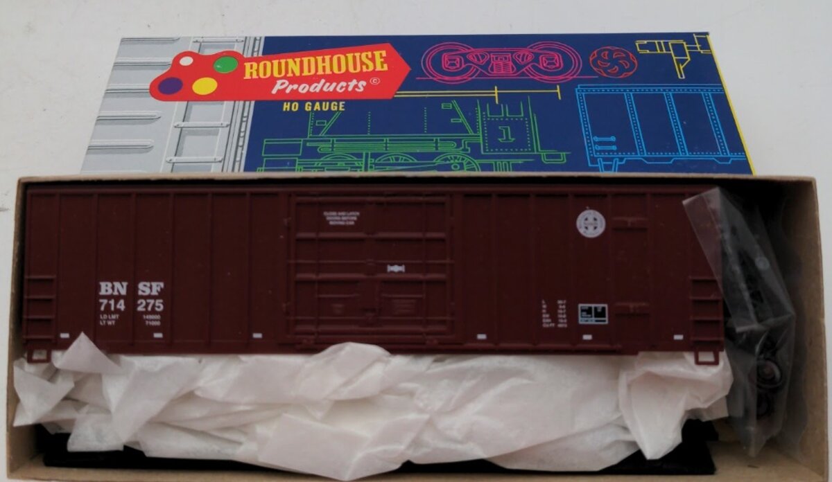 Roundhouse 3630 HO BNSF 50'''' FMC Plug Door Boxcar # 714275 Kit