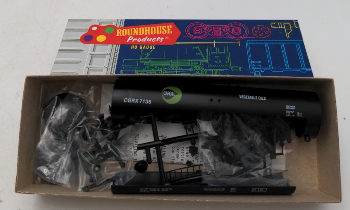 Roundhouse 1123 HO Black Cargill Vegetable Oil 50' Tank Car # 7136 Kit