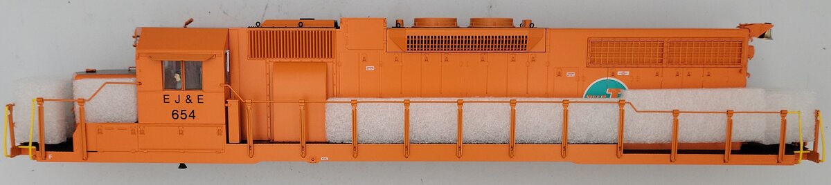 Lionel 82801-2 Elgin Joliet and Eastern SD38 Diesel Body Shell #654