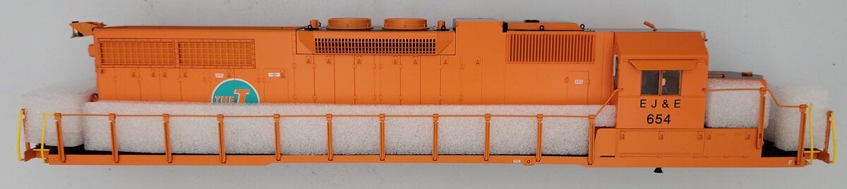 Lionel 82801-2 Elgin Joliet and Eastern SD38 Diesel Body Shell #654