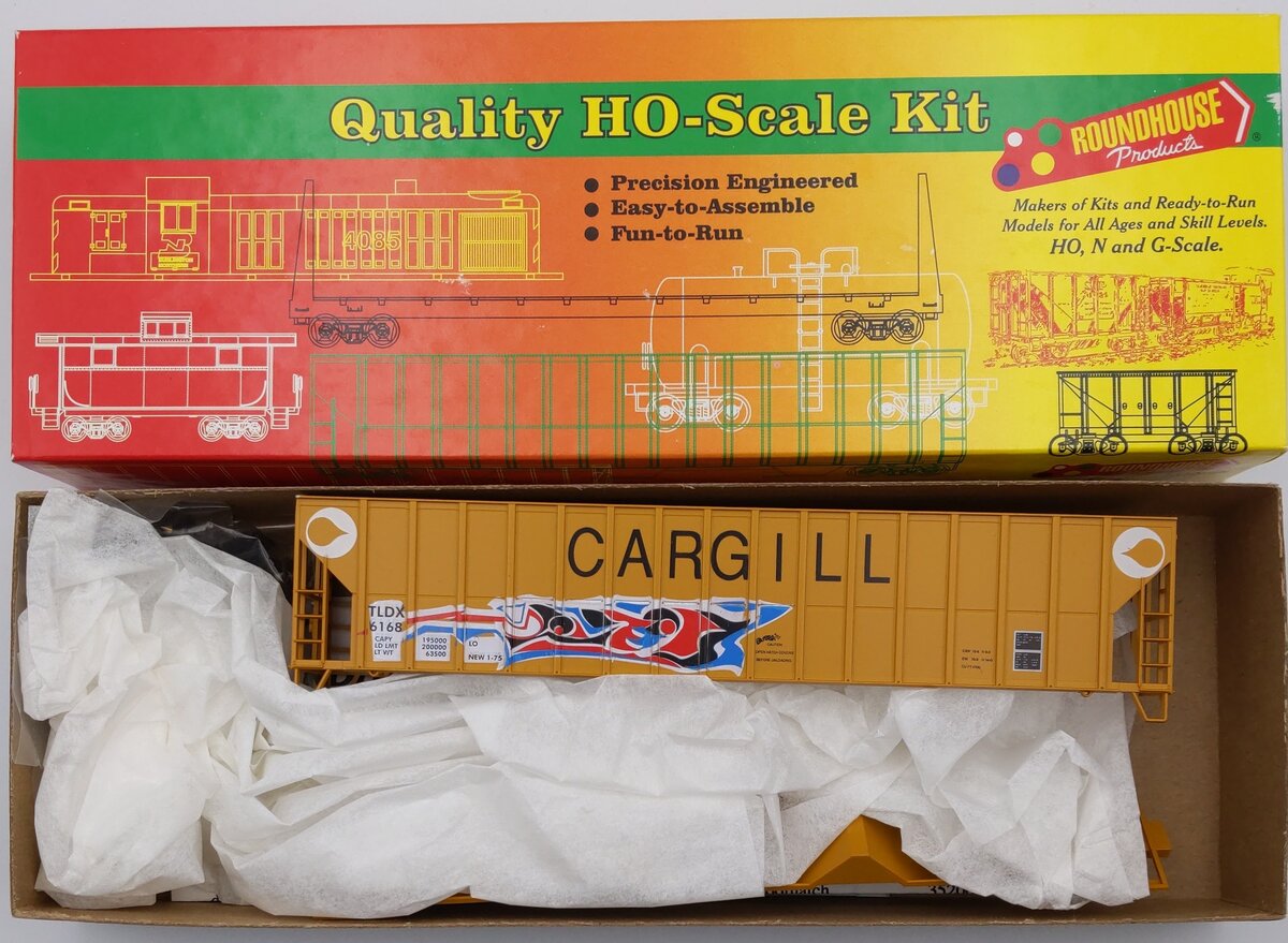 Roundhouse 03539 HO Cargill 54' FMC Covered Grain Hopper Kit