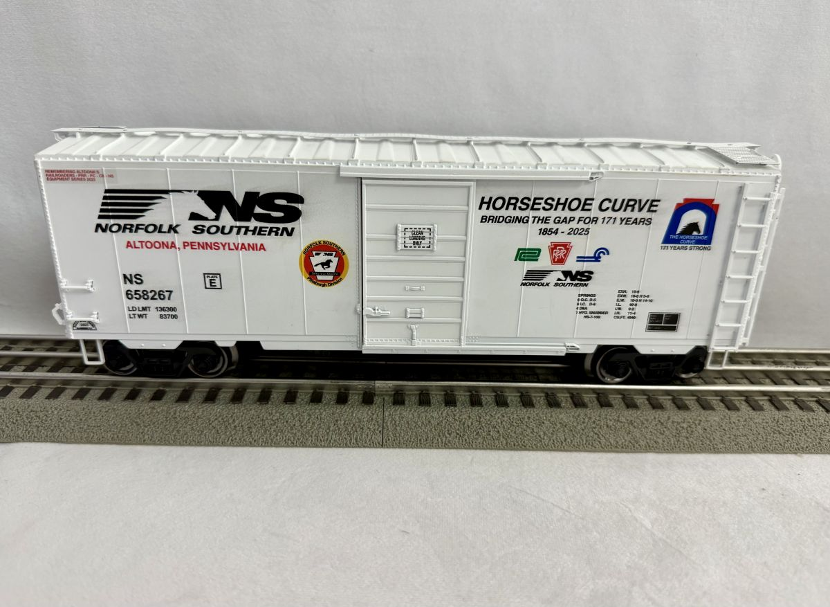 RMT 96447 O NS Horseshoe Curve Boxcar