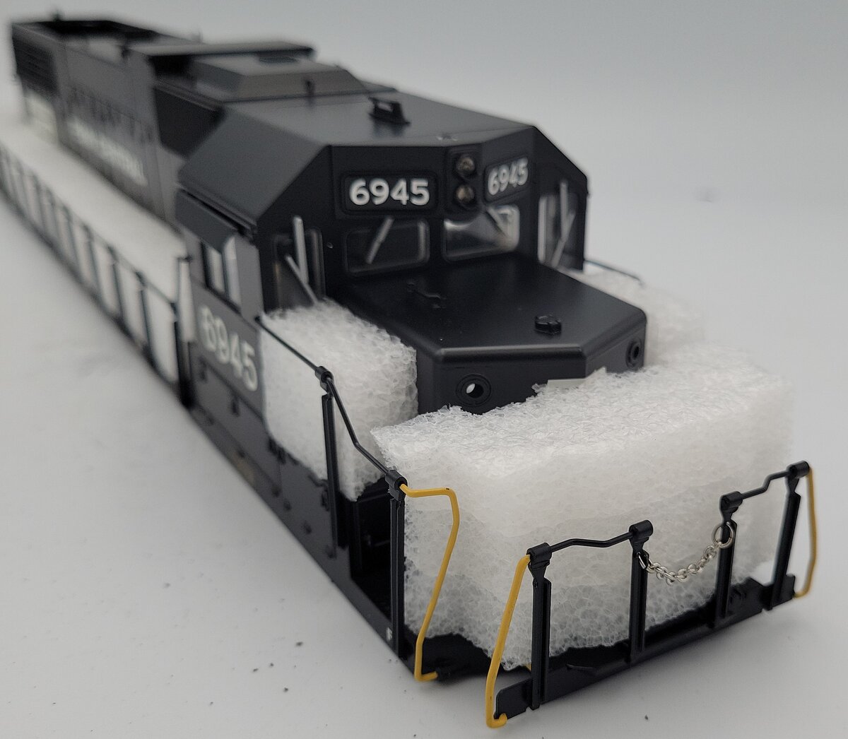 Lionel 82803-3 Penn Central SD38 Diesel Locomotive Body Shell #6945