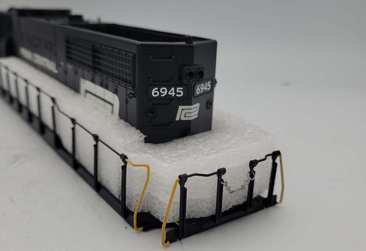 Lionel 82803-3 Penn Central SD38 Diesel Locomotive Body Shell #6945