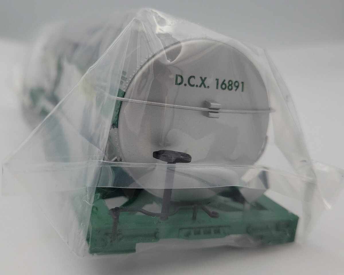 Lionel 16891-2 Diamond Chemical Tank Car Body with Frame