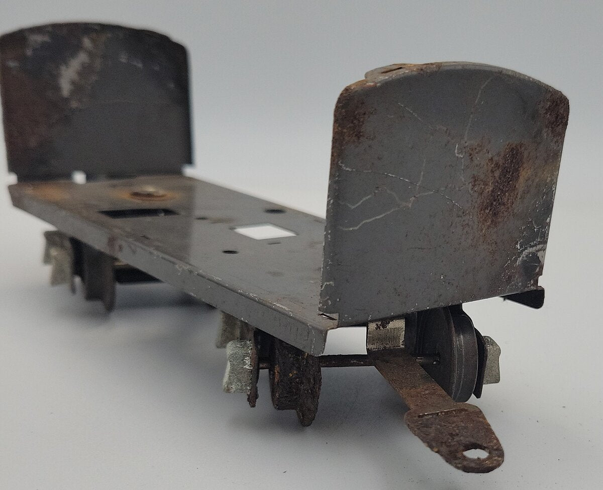Lionel 1689T-3 O Gauge Vintage Non-Whistling Tinplate Tender Frame with Trucks