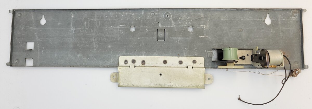 Lionel 464-100 Operating Lumber Mill Base with Sawmill Vibrator Motor Assembly
