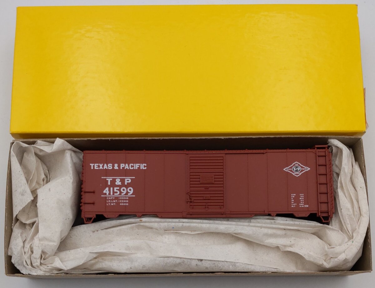 Accurail 1502 HO Texas & PAC. AAR 40' Steel Boxcar Kit