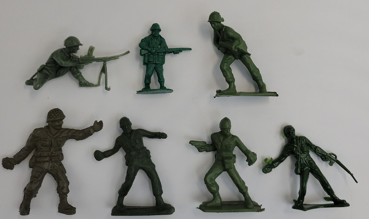Acme 26-557 Army Man Figure Assortment (Bag of 7)