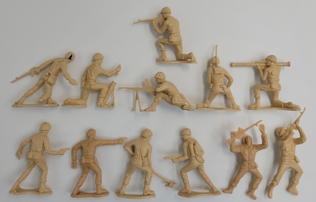 Acme 26-559 Army Man Figure Assortment (Bag of 12)