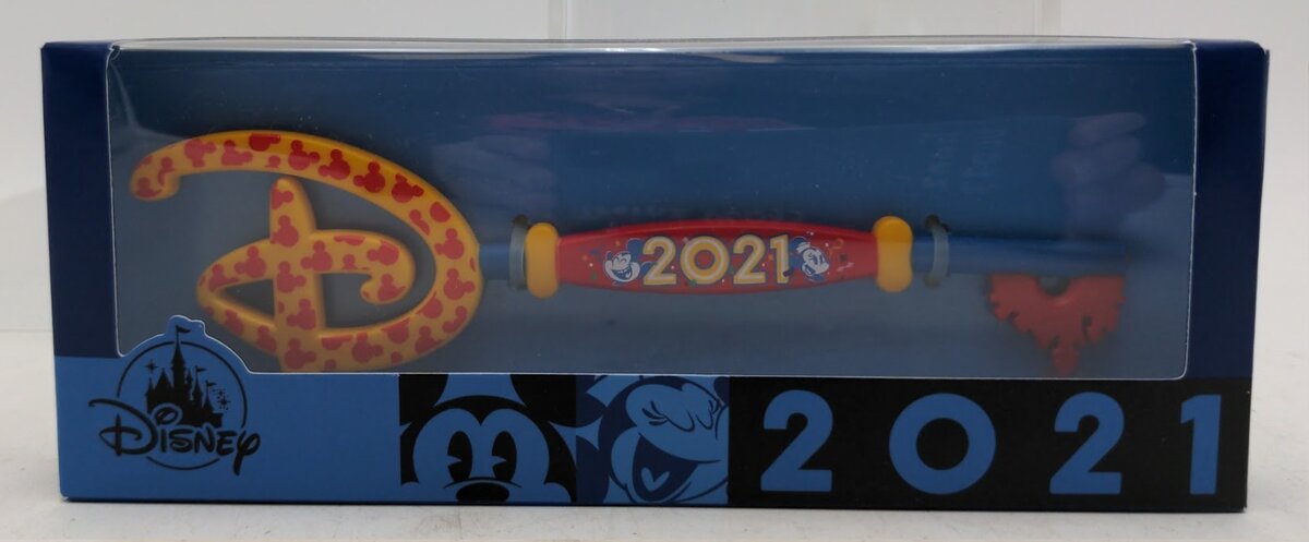 Disney 2021 Mickey and Minnie Collectible Key 2021 Special Edition