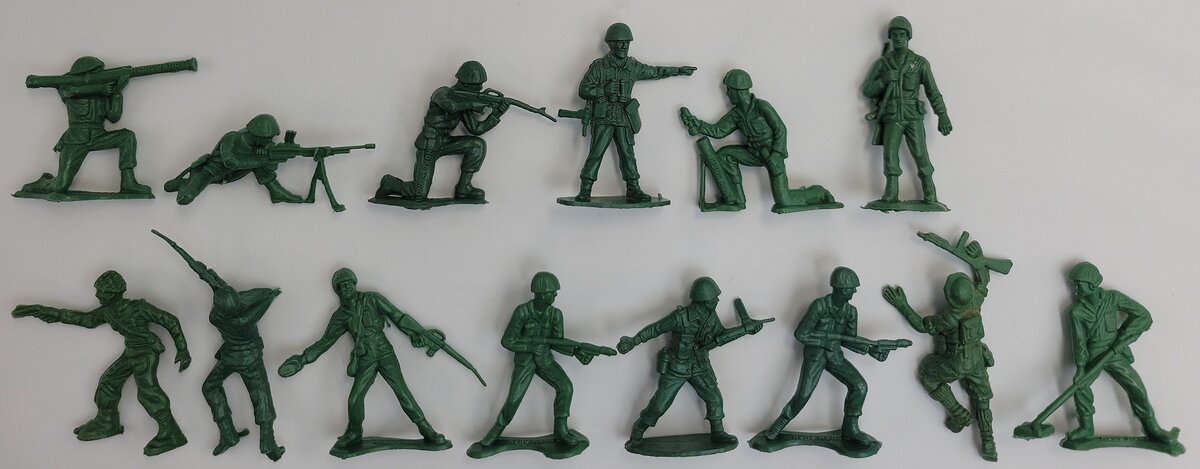 Acme 29-539 G Scale Military Figure Assortment (Bag of 14)
