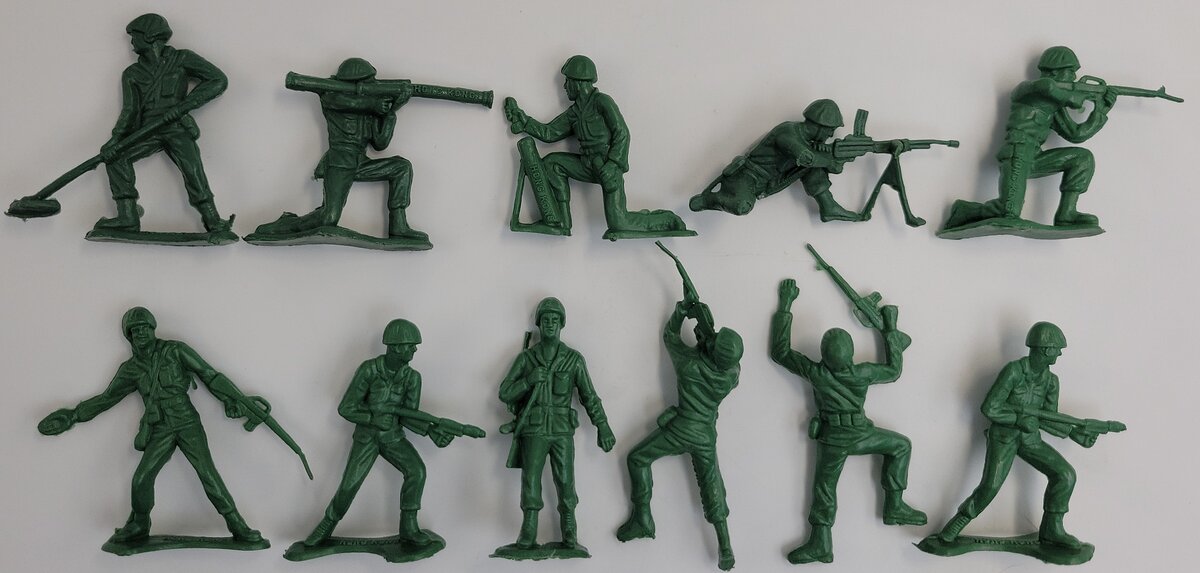 Acme 29-540 G Gauge Military Figure Assortment (Bag of 11)