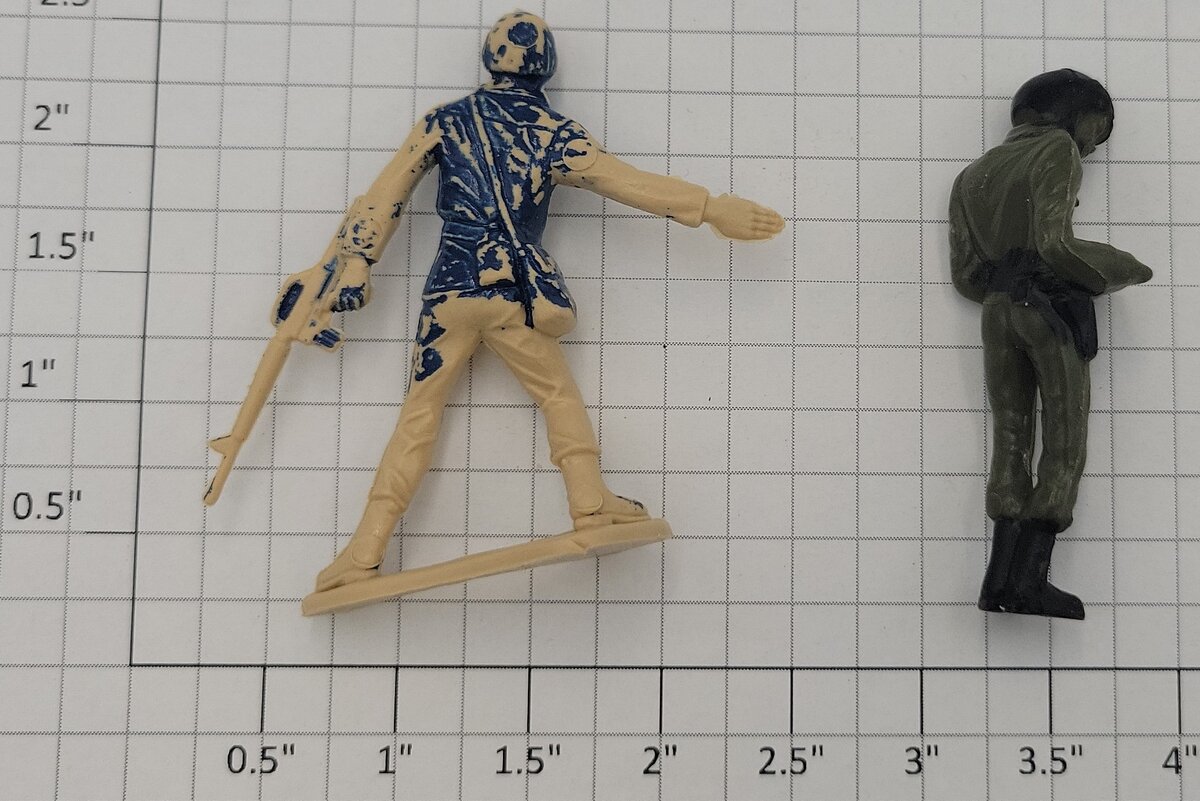 Acme 0929-7 G Scale Plastic Military Figure Assortment (Bag of 12)