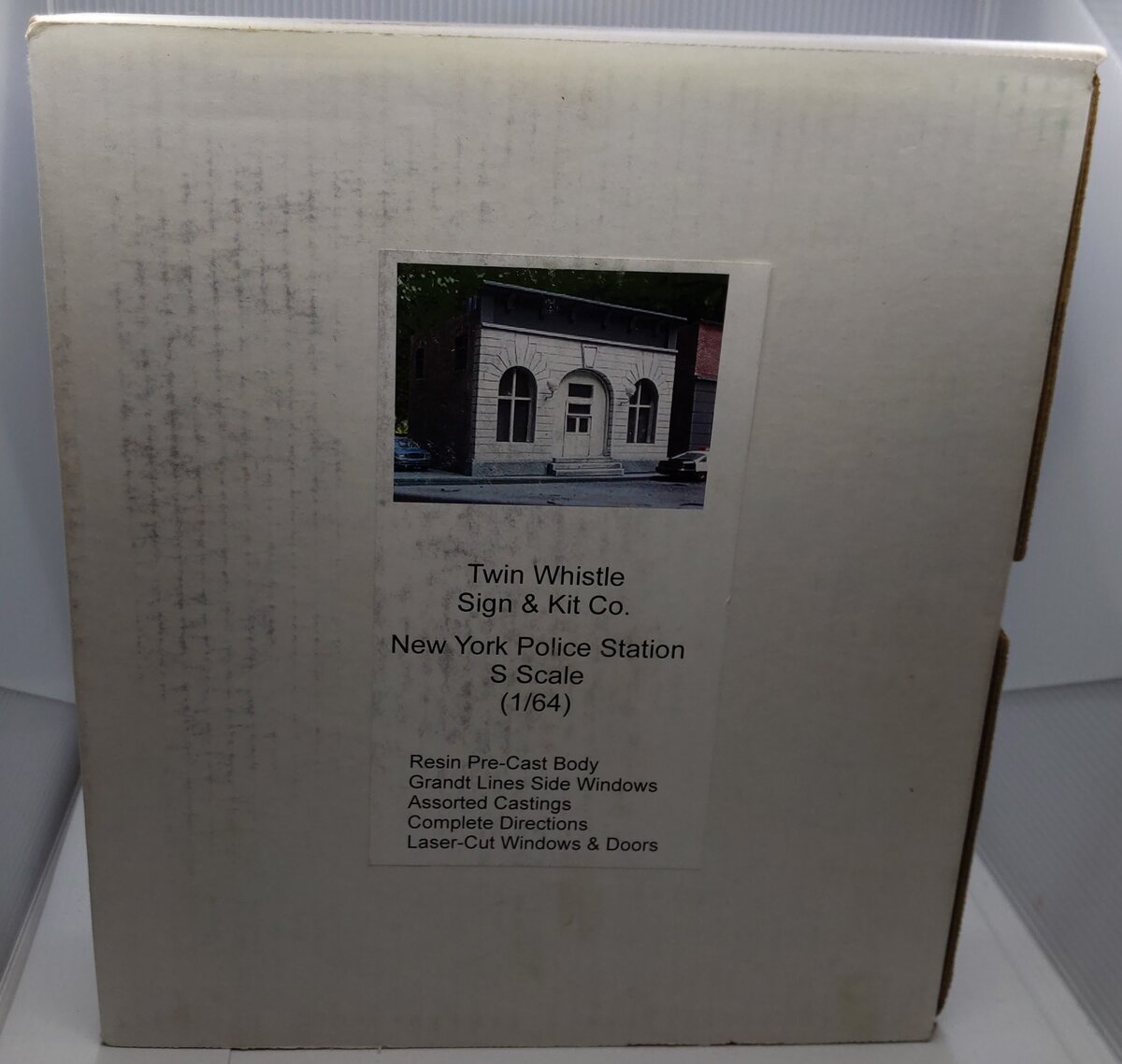 Twin Whistle Sign & Kit Co. 100 S Scale New York Police Station Building Kit