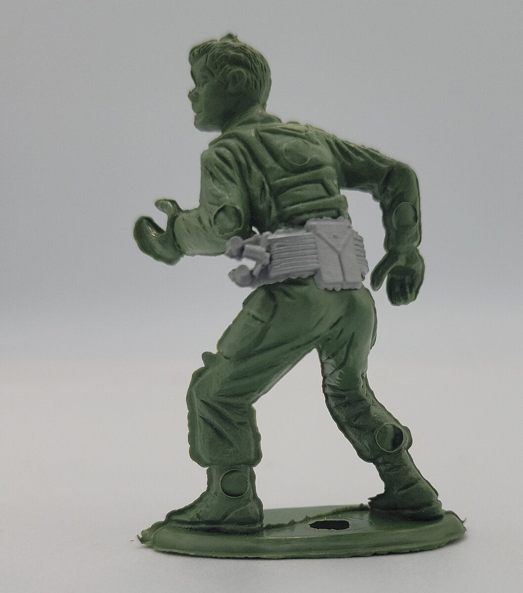 Acme 0929-10 G Scale Plastic Military Figure Assortment (Bag of 44)