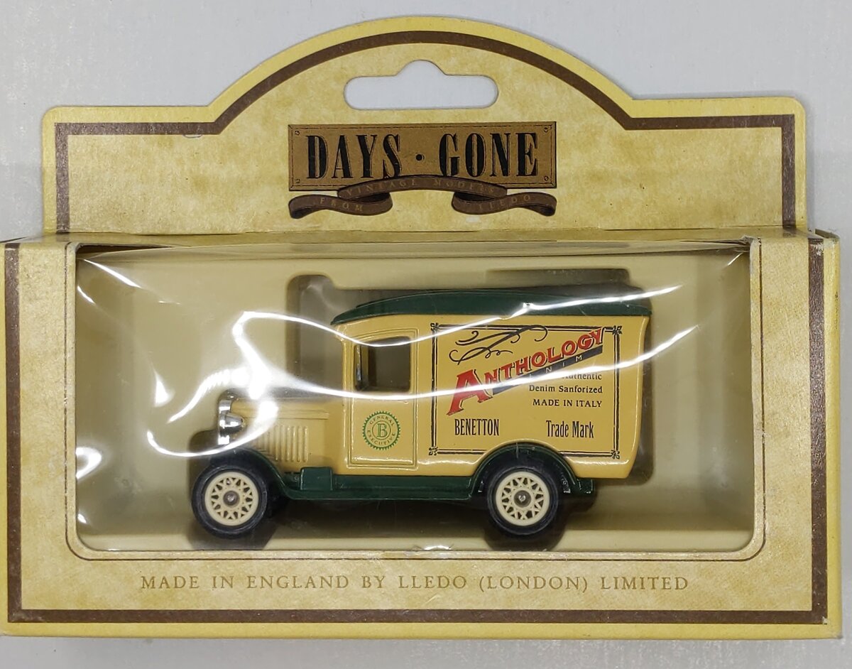 Lledo 21013 Days-Gone Diecast 1:64 1934 Chevrolet Van "Benettons