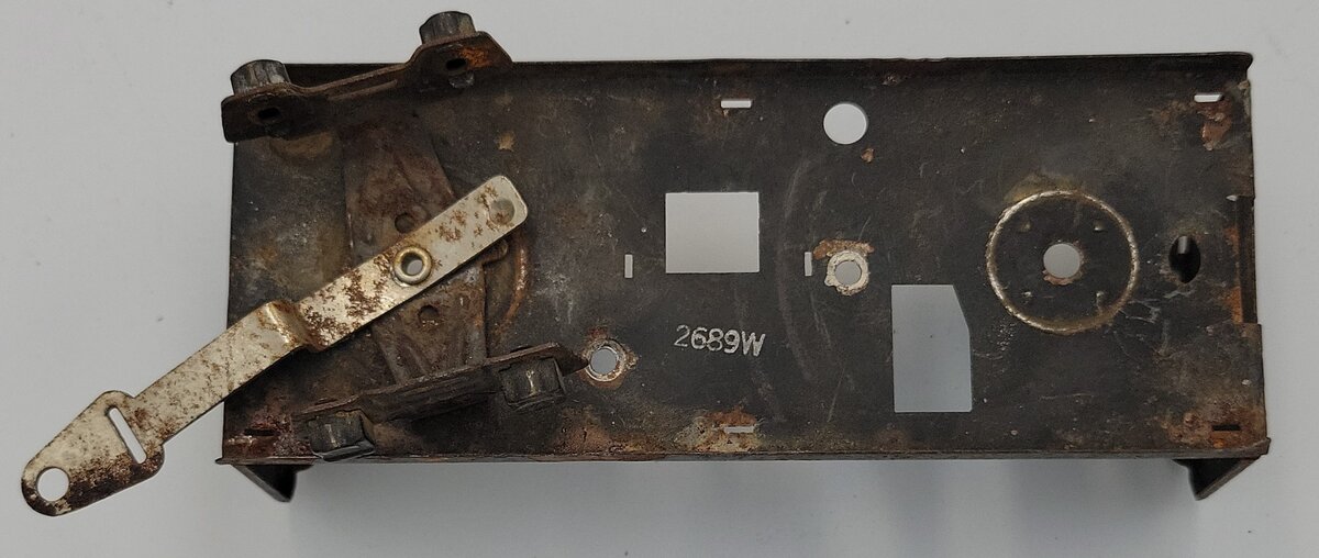 Lionel 2689W-1 Pre-War Black Tender Frame with One Truck and Drawbar
