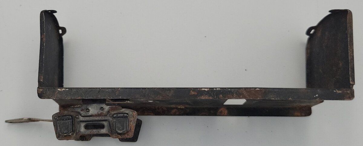 Lionel 2689W-1 Pre-War Black Tender Frame with One Truck and Drawbar