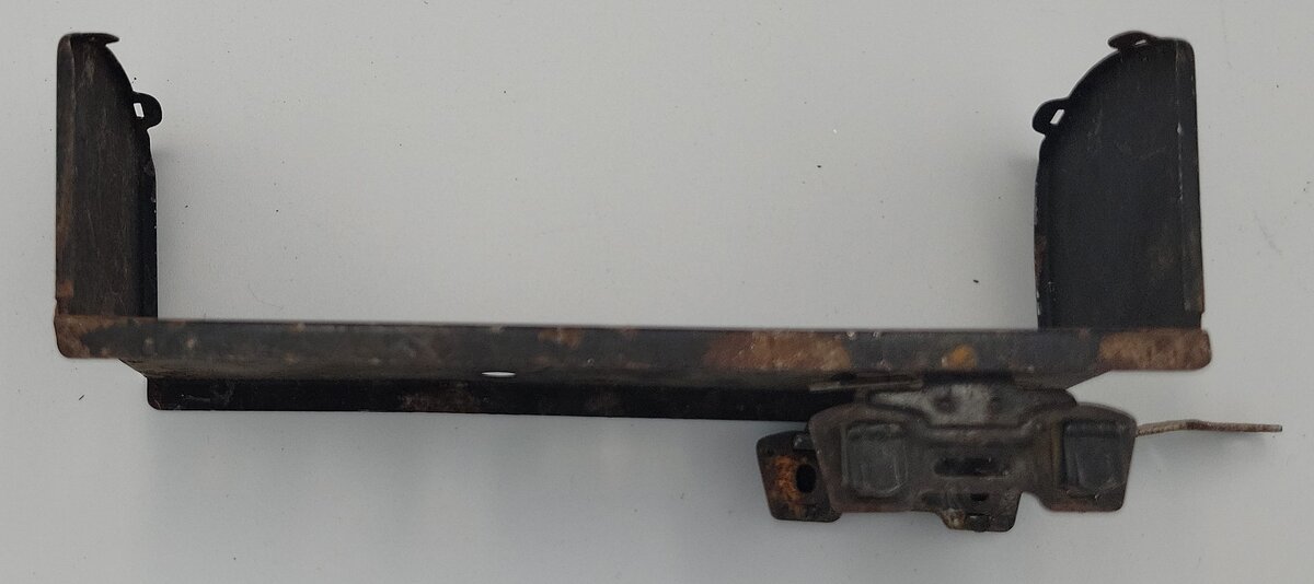 Lionel 2689W-1 Pre-War Black Tender Frame with One Truck and Drawbar