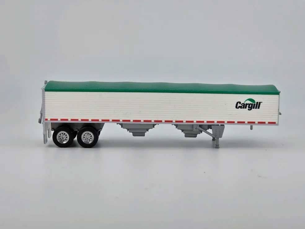 HO Logistics Replicas 465 HO Assembled Cargill 39' Covered Grain Trailer