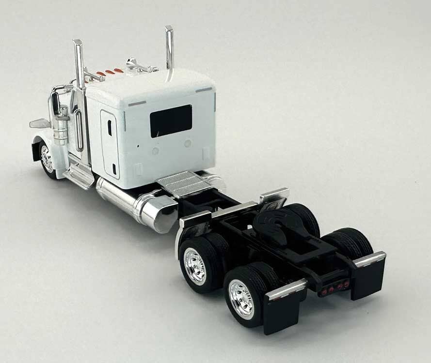 HO Logistics Replicas 589074 HO White Peterbilt 589 72