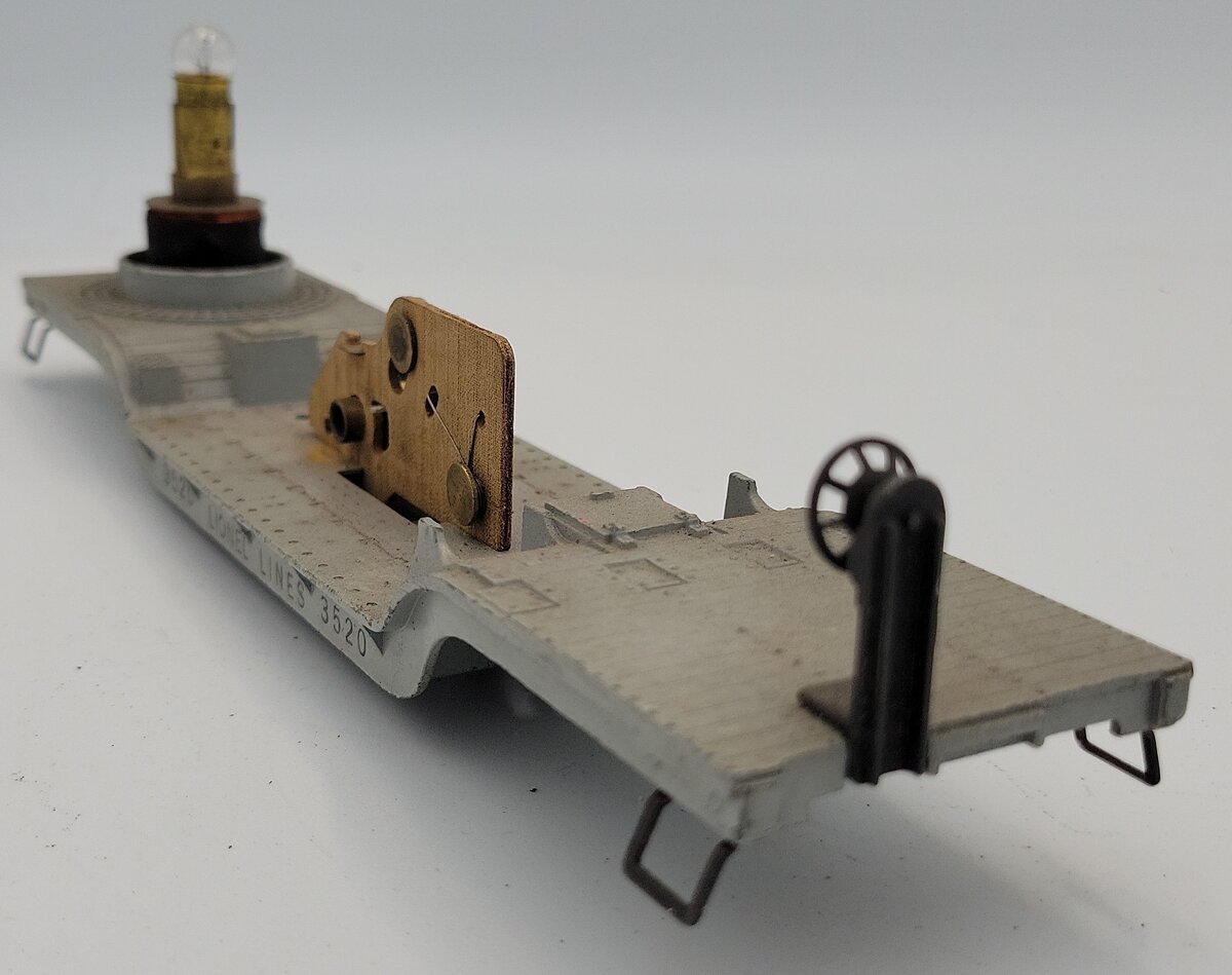Lionel 3520-2 Searchlight Car Frame w/ Switch Mechanism & Searchlight Base