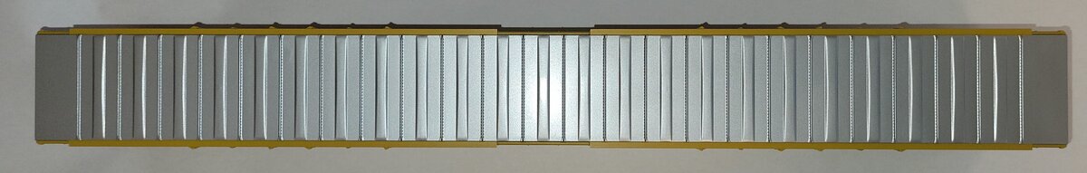 Lionel 82423-2 C&NW 8-Door Hi-Cube Boxcar Body with Frame