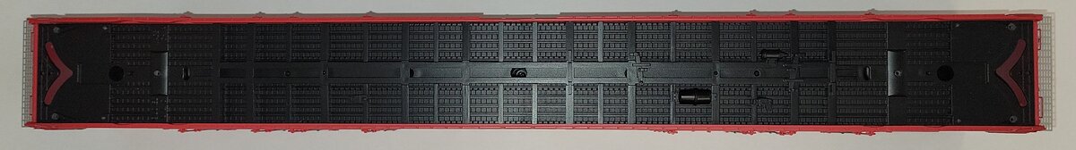 Lionel 82420-2 Southern Pacific 8-Door Hi-Cube Boxcar Body with Frame