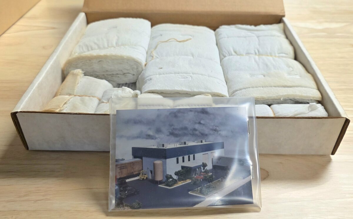 Thomas A Yorke Ent 129 HO Oswego Manufacturing Co. Plaster Building Kit