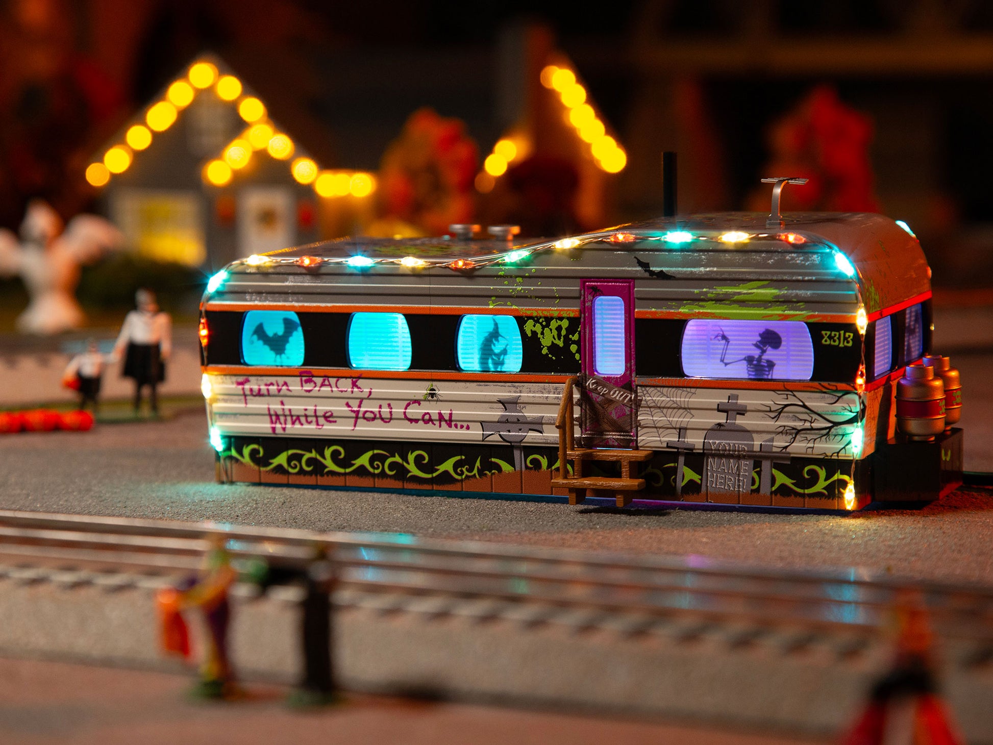 Lionel 2529200 O Assembled Halloween Trailer Home