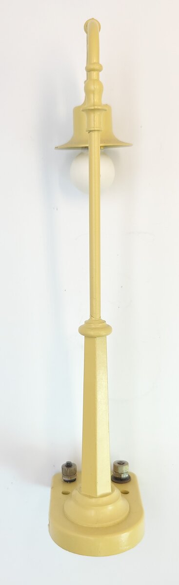 Lionel 58-19 Painted Metal Goose Neck Filigree Street Lamp