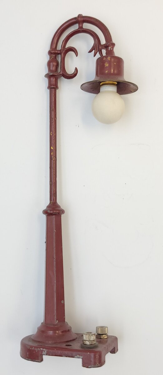 Lionel 58-19 Brown Painted Goose Neck Filigree Street Lamp