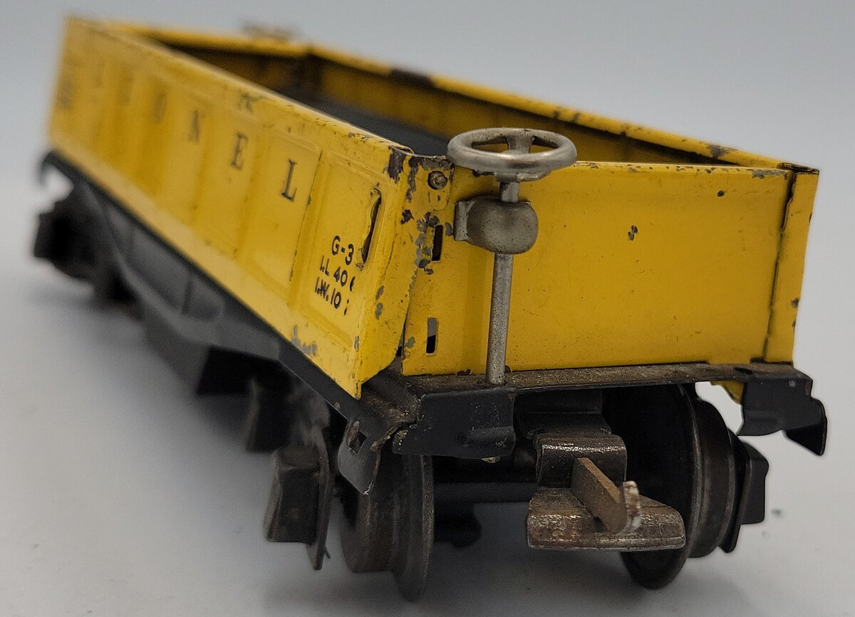 Lionel 3652-2 Yellow Dump Car for Parts or Restoration