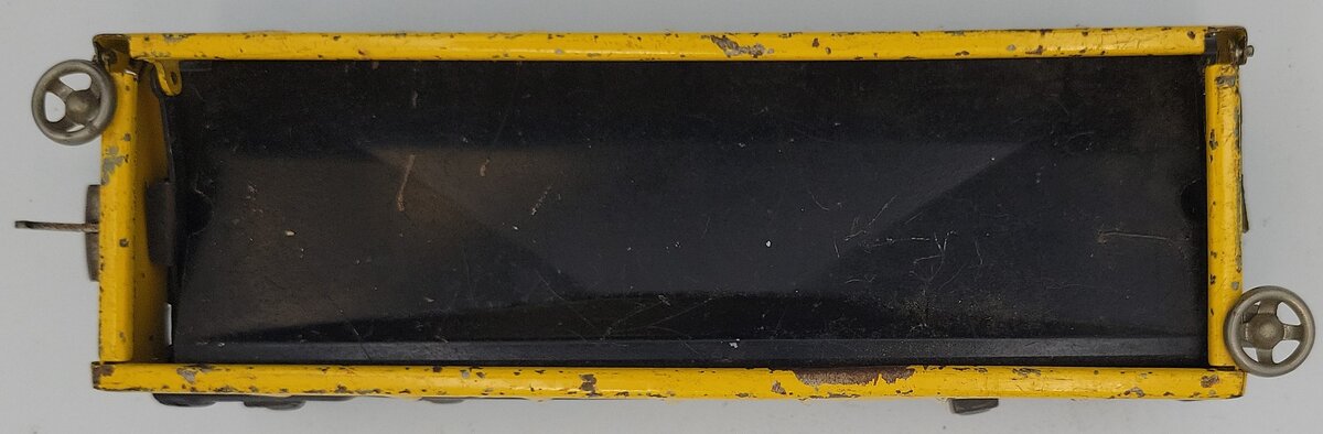 Lionel 3652-2 Yellow Dump Car for Parts or Restoration