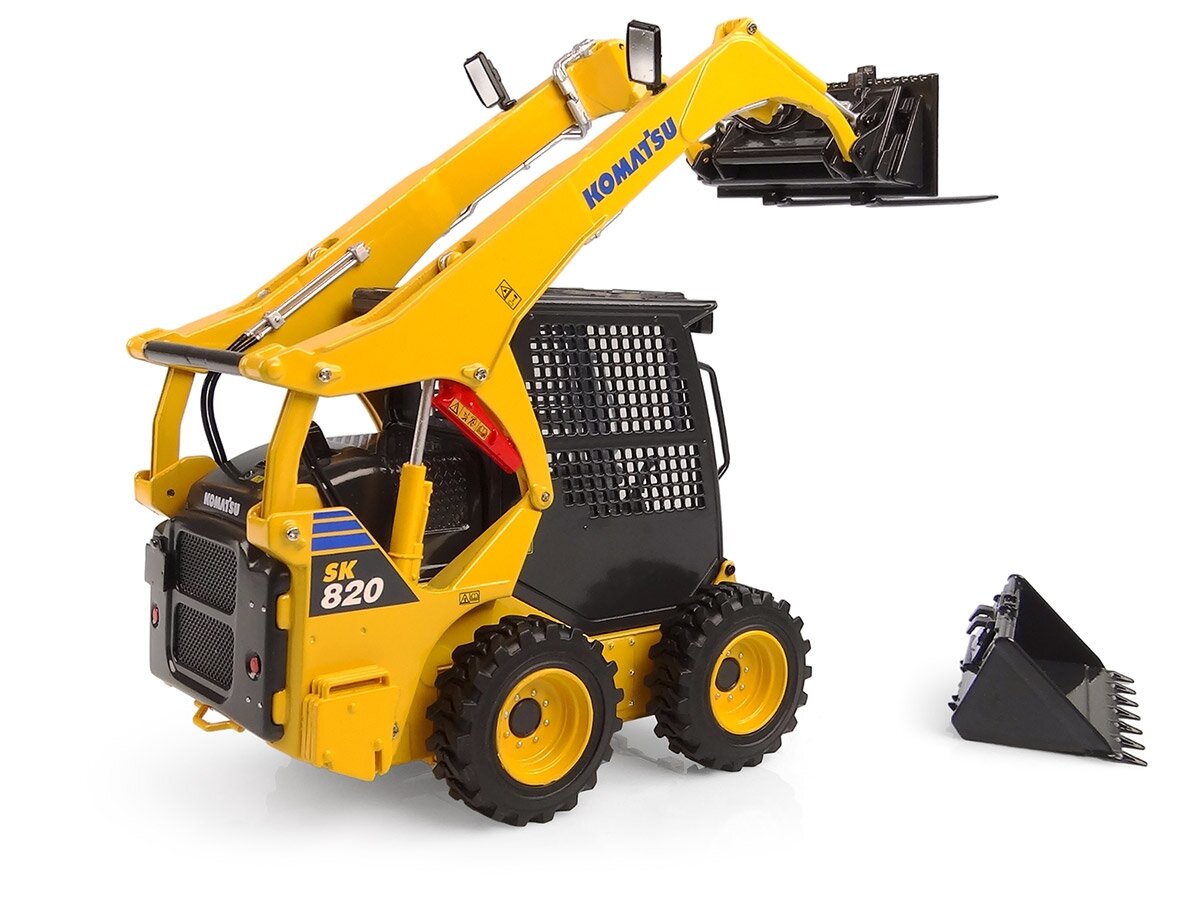 Universal Hobbies 8177 1:25 Kubota SK820 Skid Steer Loader with Accessories