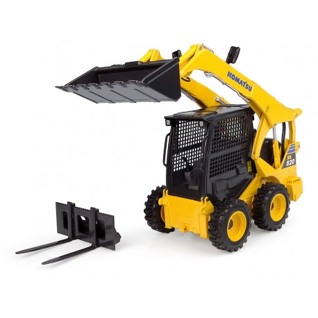 Universal Hobbies 8177 1:25 Kubota SK820 Skid Steer Loader with Accessories