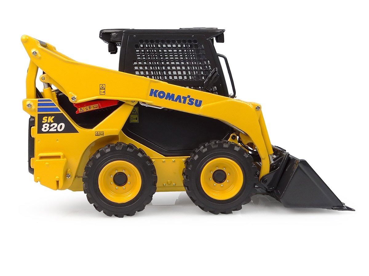 Universal Hobbies 8177 1:25 Kubota SK820 Skid Steer Loader with Accessories