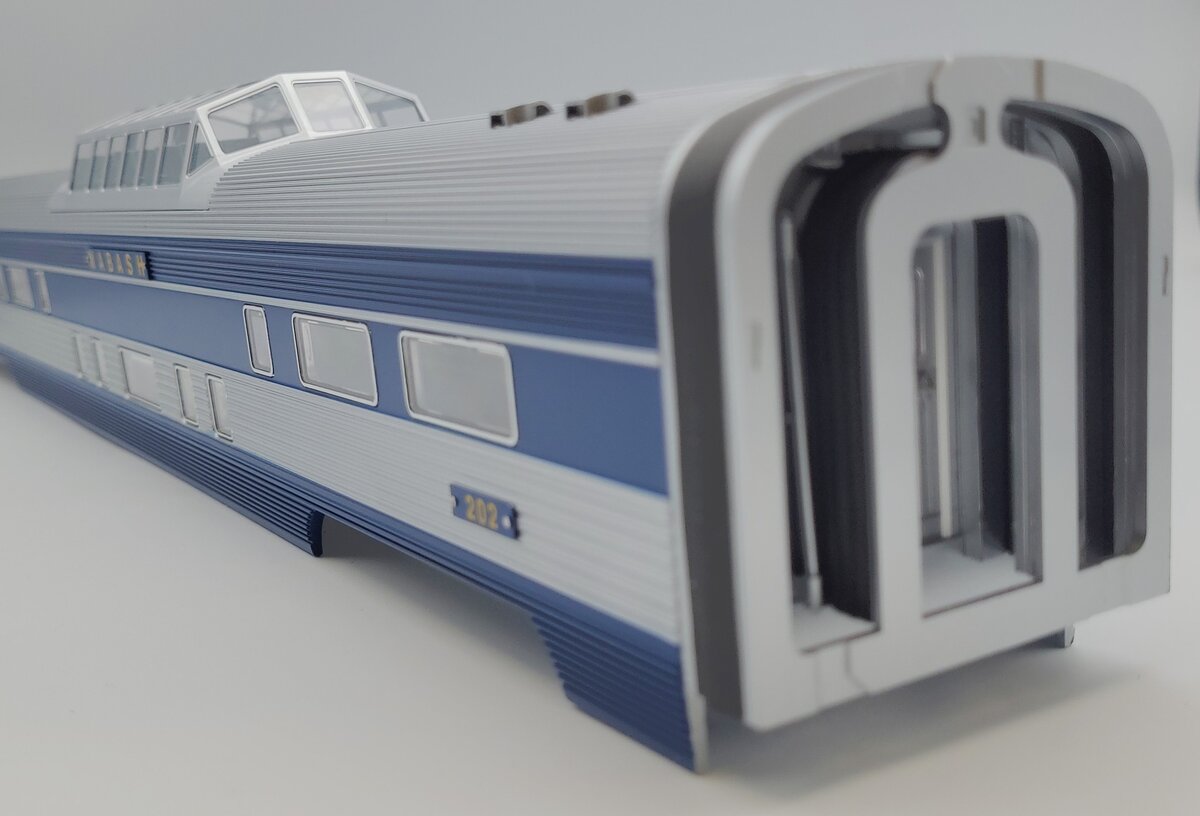 Lionel 82557-2 Wabash Vista Dome 21" Passenger Car Shell #202
