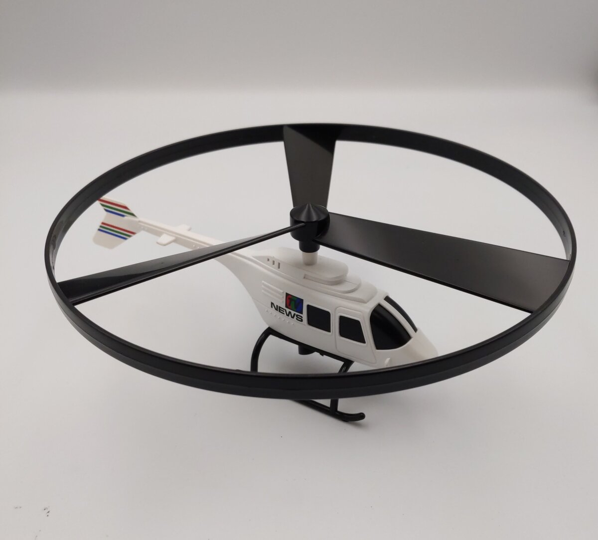 MTH 70-79013 G Scale Channel 4 News Operating Helicopter (Helicopter Only)