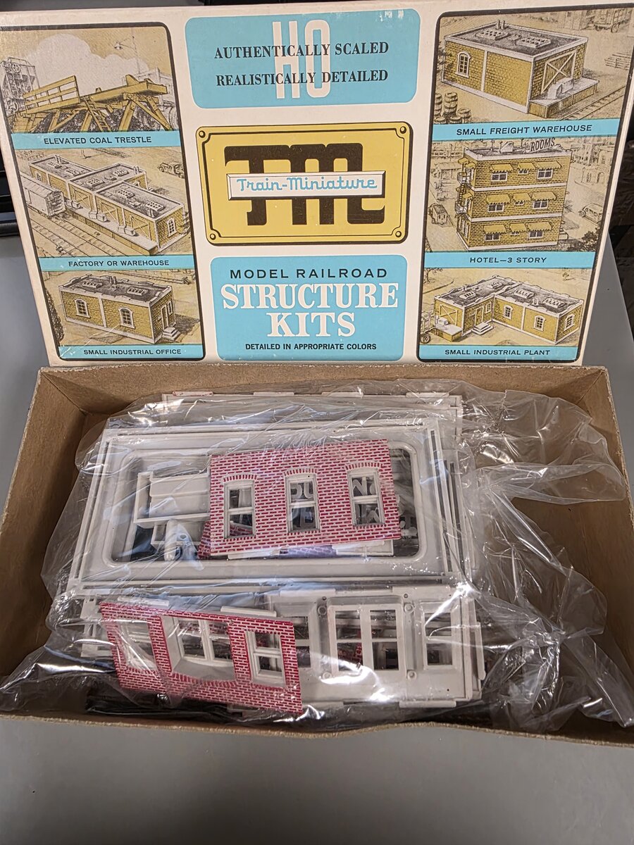 Train Miniature 7058 HO 3 Story Hotel Building Kit