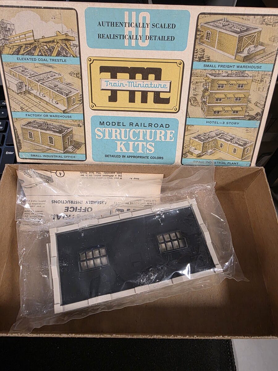 Train Miniature 7063 HO Small Industrial Office Building Kit