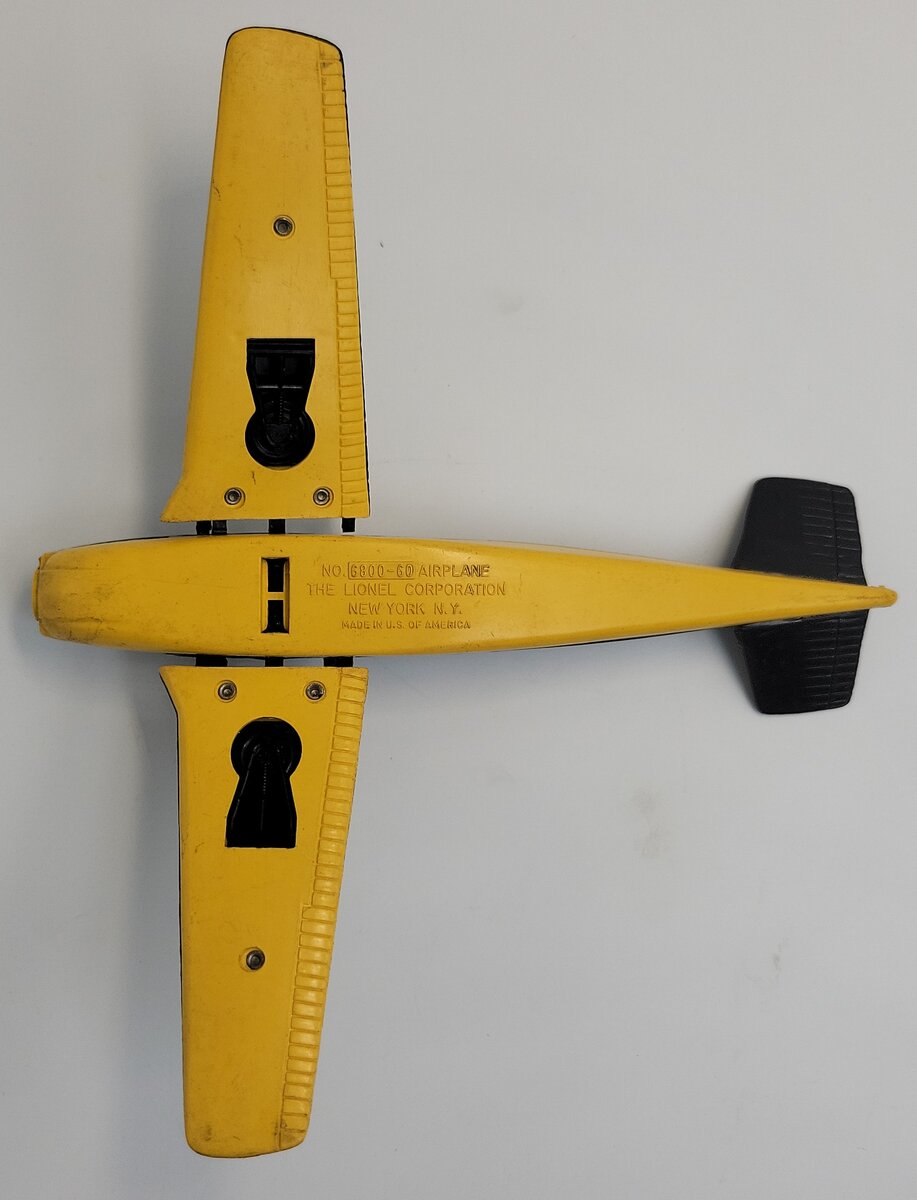 Lionel 6800-60 Black Over Yellow Airplane without Propeller