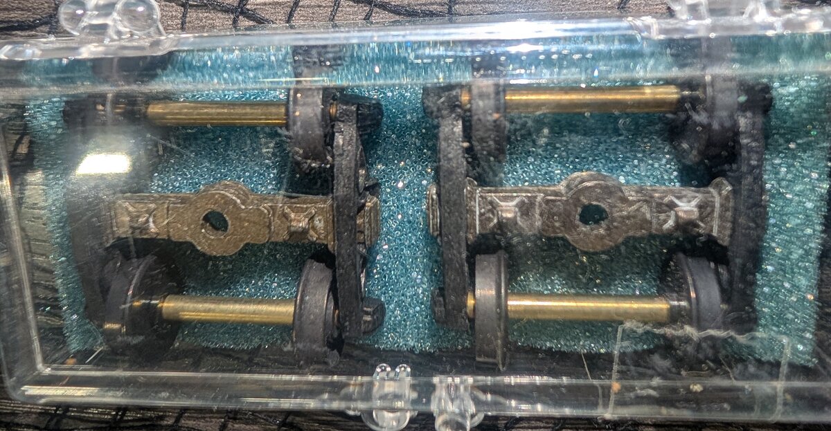 Walthers 933-816 HO Metal Bettendorf Trucks One Pair
