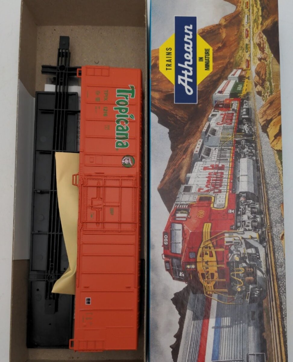 Athearn 2905D HO Scale 57' Mechanical Reefer Tropicana # 1216 Plastic Kit