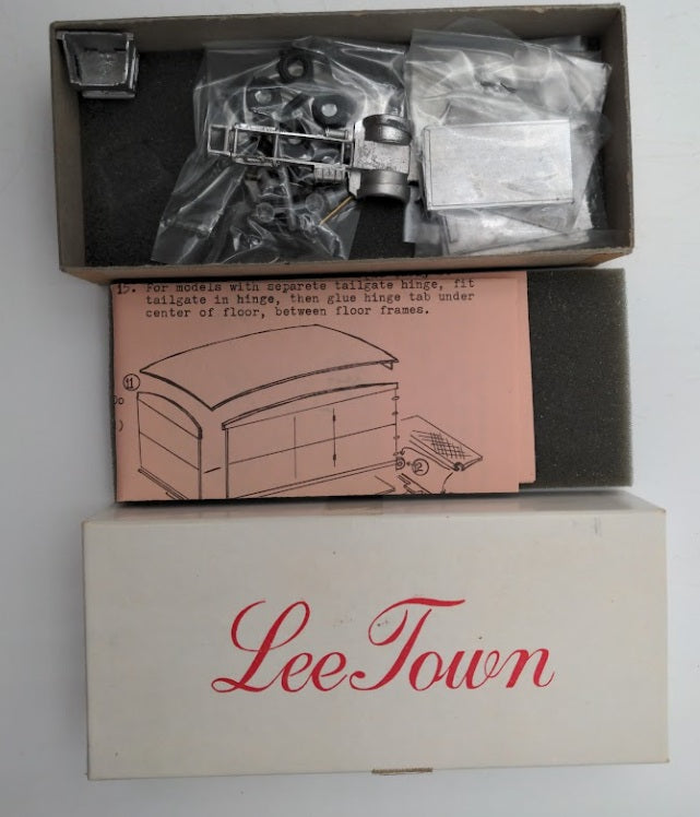 Lee Town 432-2013 HO Scale Mack '33 "CJ" 2 Axle Van Truck Metal & Plastic Kit