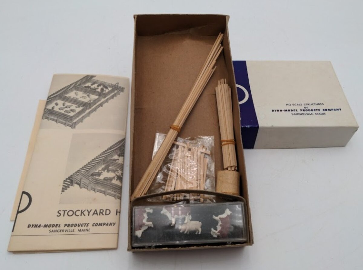 Dyna-Model 400B HO Scale Holding Pens & Sheep Painted Herefords Kit