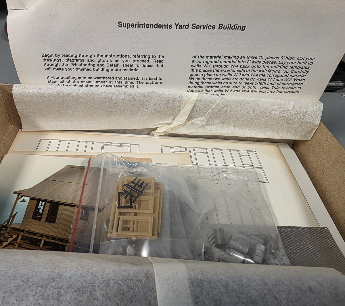 Evergreen Hill EHD-210 HO Superintendents Yard Service Building Kit